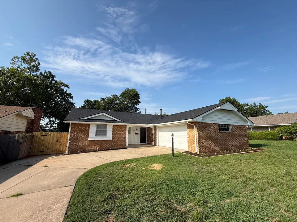 4620 Eastman Dr
