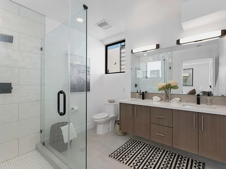 3226 W Robinson Ln — Photo 9