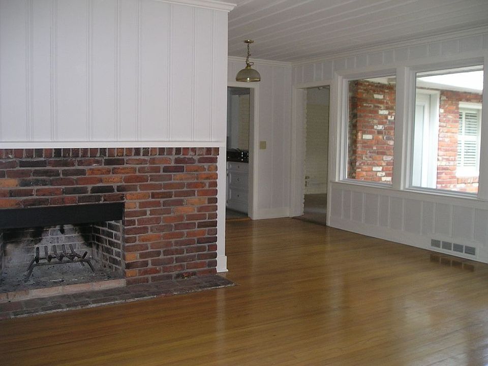 2nd image of 3918 W Buchanan Dr