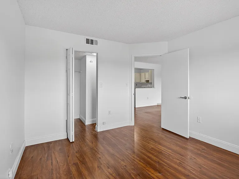 300 Palm Cir W #305 — Photo 15