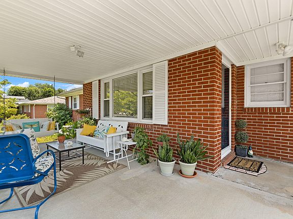 2nd image of 848 Horseshoe Dr