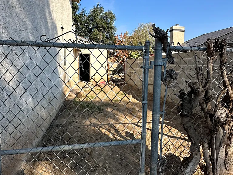 4527 W Providence Ave — Photo 3