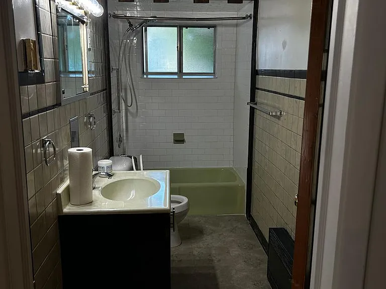 308 N Blakely St — Photo 32