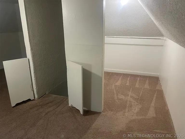 409 W Commercial St — Photo 12