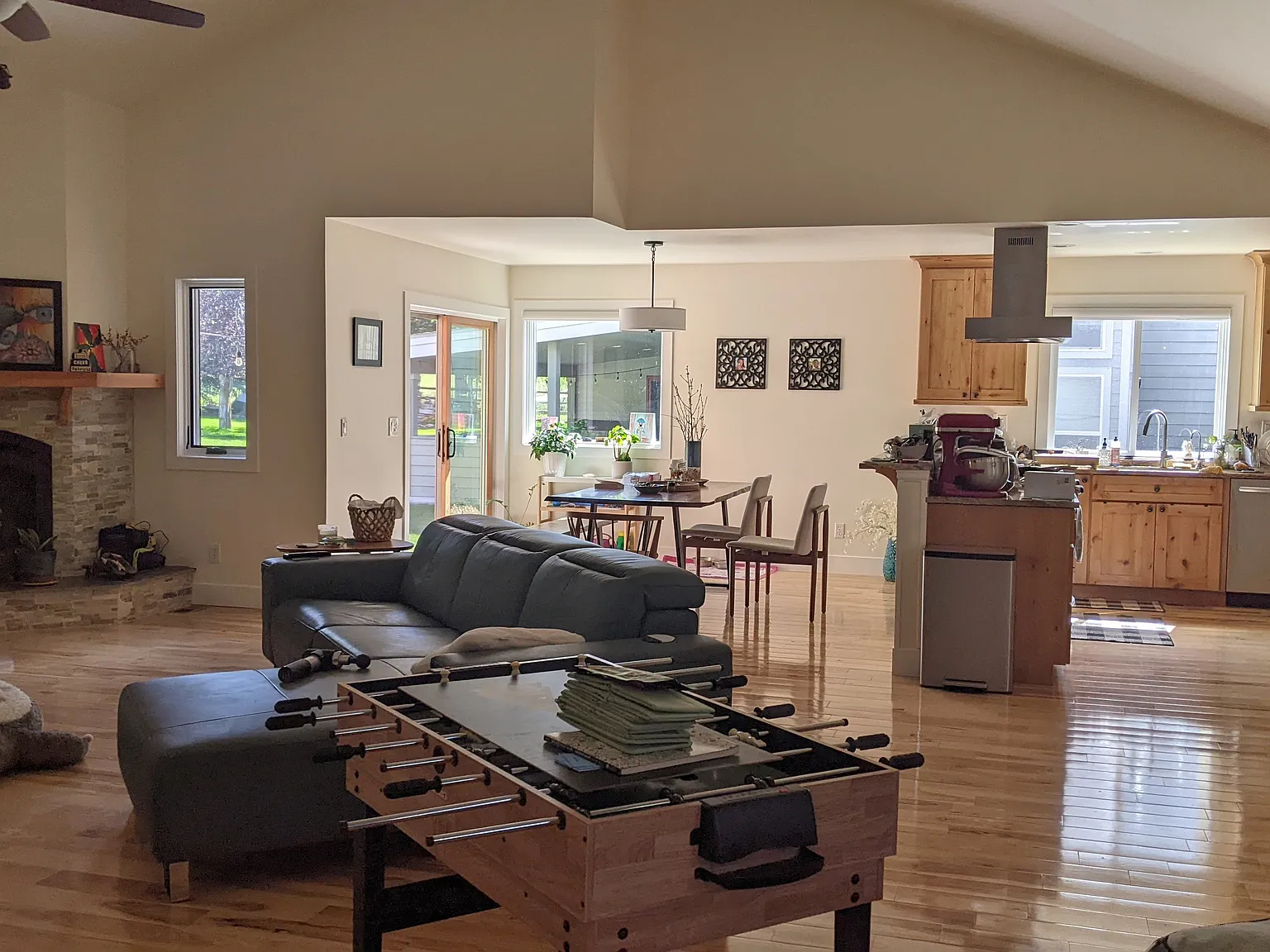 4 bed, 2436 sqft, $6,000 — Photo 4