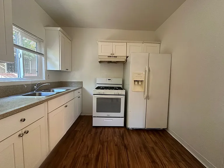 1033 Hoffman Ave #12 — Photo 36