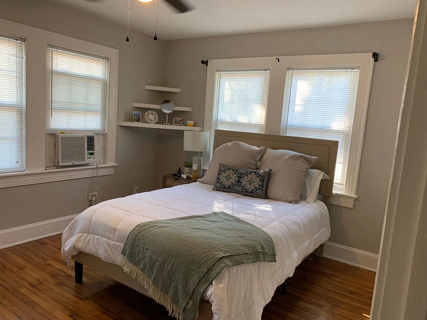 Grid House for rent on 5th Street! — Photo 3