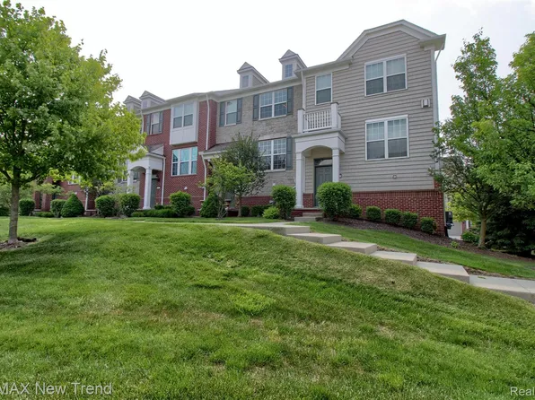 44509 Ellery Ln, Novi, MI 48377