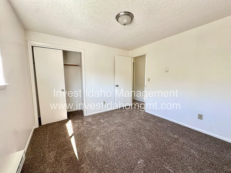 3970 Glenn — Photo 11