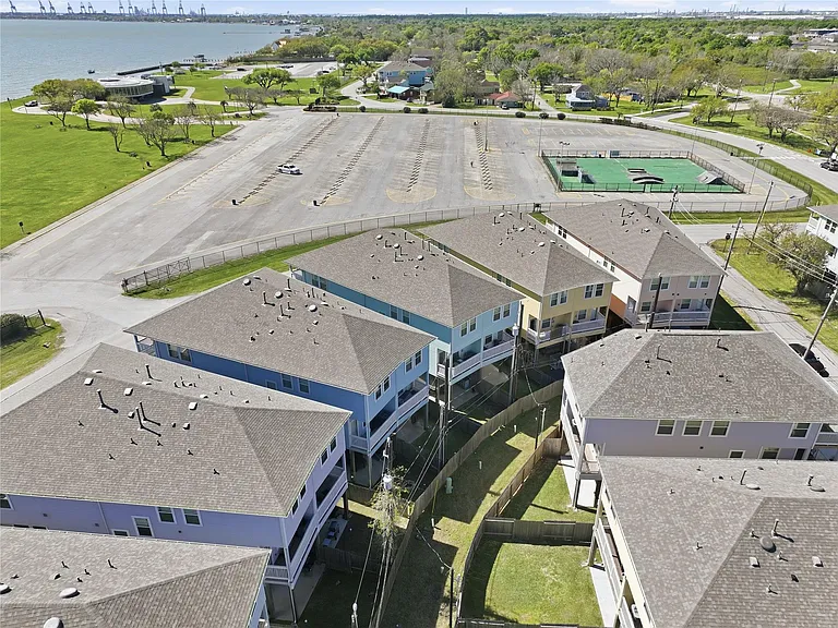 709 N Bayshore Dr — Photo 28