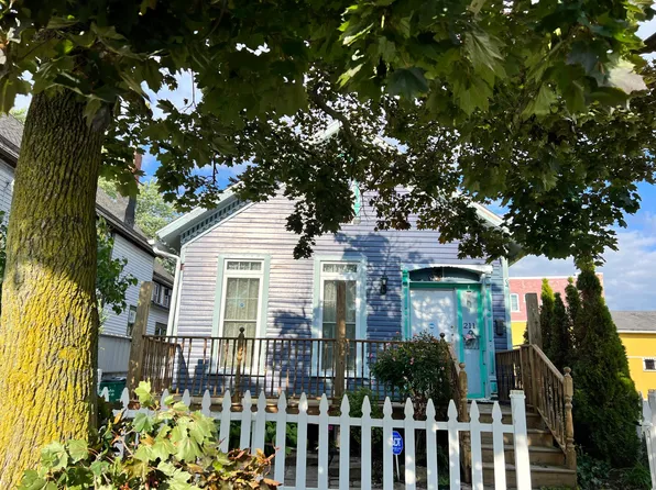 211 14th St, Buffalo, NY 14213
