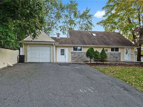 3rd image of 162 Gailmore Dr