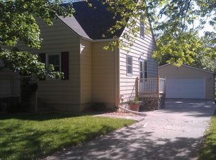 3613 68th St, Urbandale, IA 50322