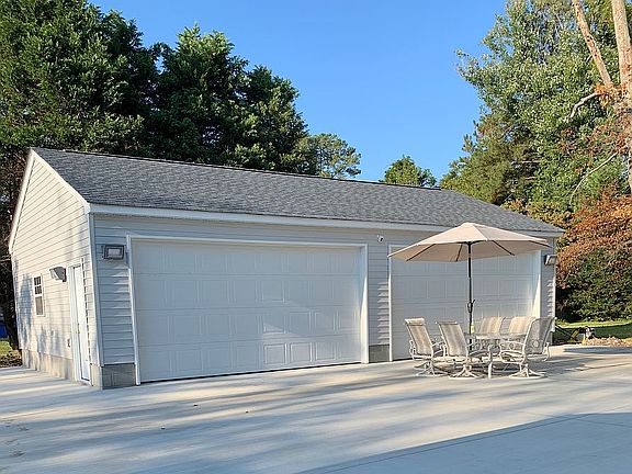 3rd image of 2841 N Shore Dr
