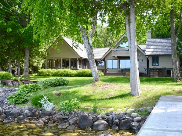 6125 E Ryans Way, Lake Leelanau, MI 49653