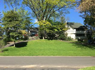 41 Glen Avon Dr, Riverside, CT 06878