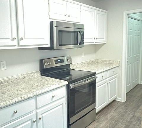 4th image of 223 Wakefield Trce
