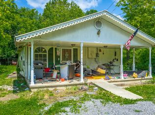 359 Lakes Rd, Tracy City, TN 37387