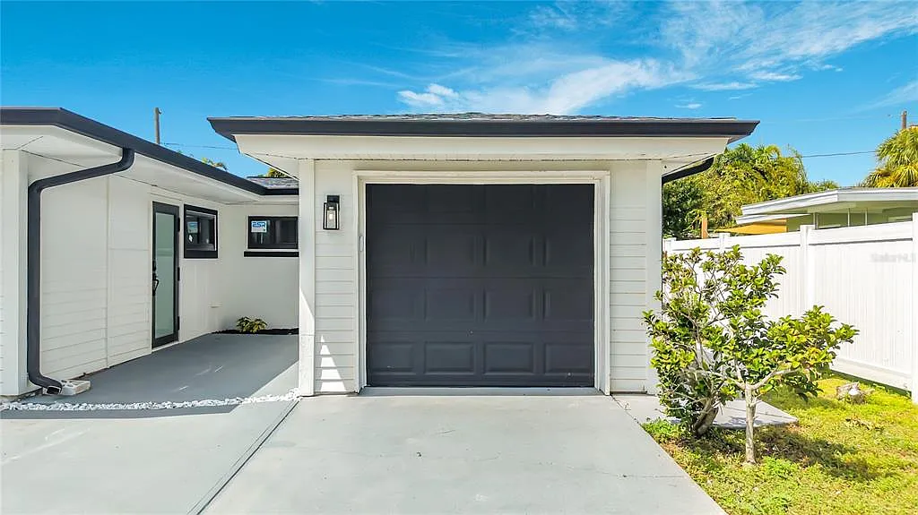 3 bed, 3.0 bath, 1636 sqft, $3,400 — Photo 4