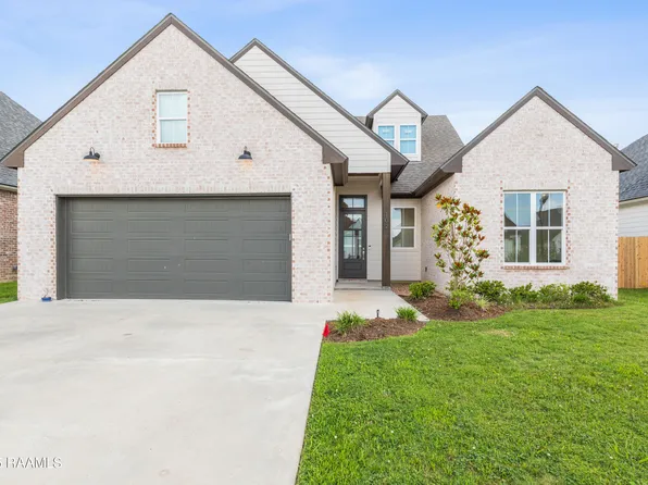 102 Queen Palm Cir, Youngsville, LA 70592