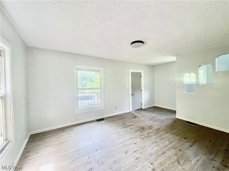 979 Ridgeway Dr, Akron, OH 44311 Zillow