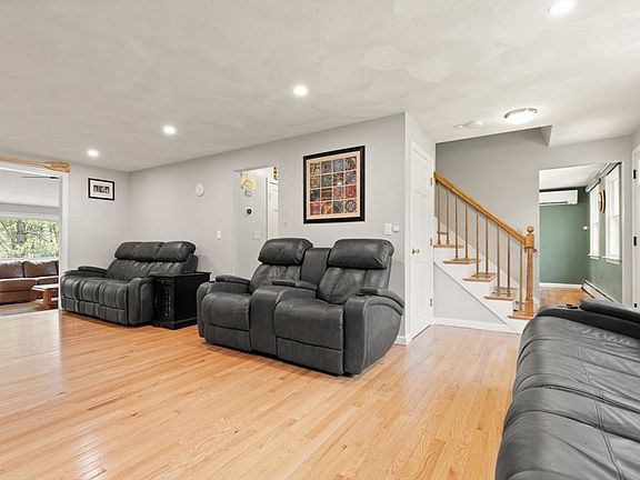 5th image of 8 Matthew Ln