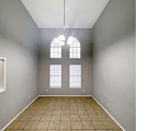 3rd image of 406 Amber Dr