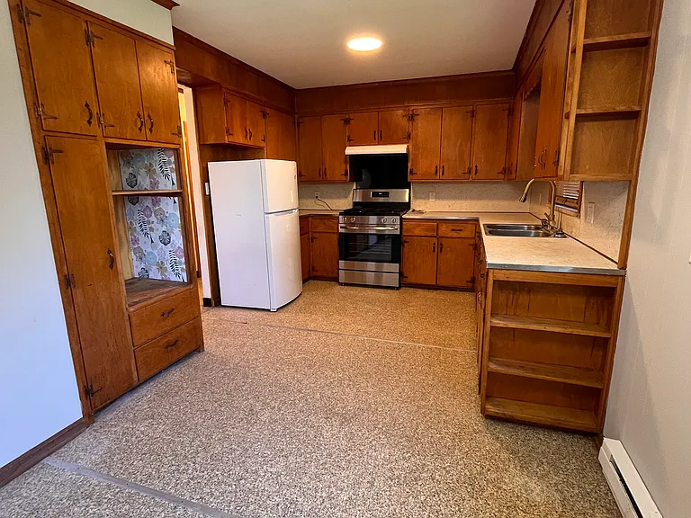 2803 Queen St — Photo 17