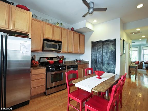 5th image of 917 N Hermitage Ave #3