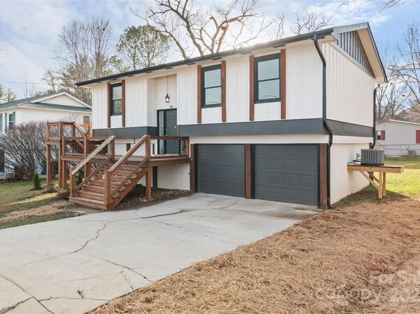 95 Spencer St, Clyde, NC 28721
