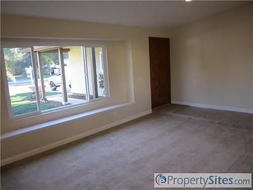 3rd image of 2030 Oak Hill Dr
