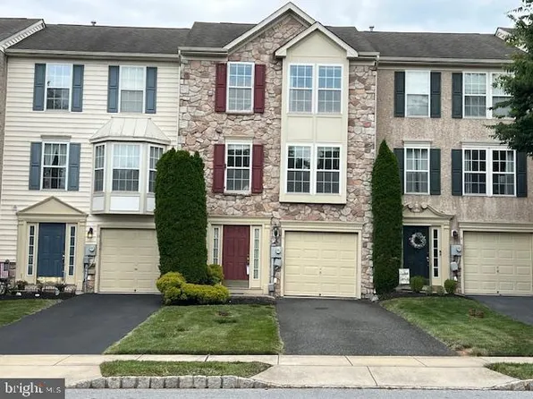 11 Carriage House Rd, Pottstown, PA 19465
