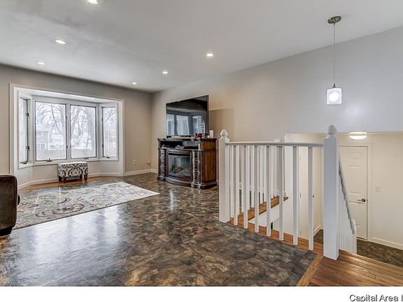 4th image of 722 Evergreen Dr