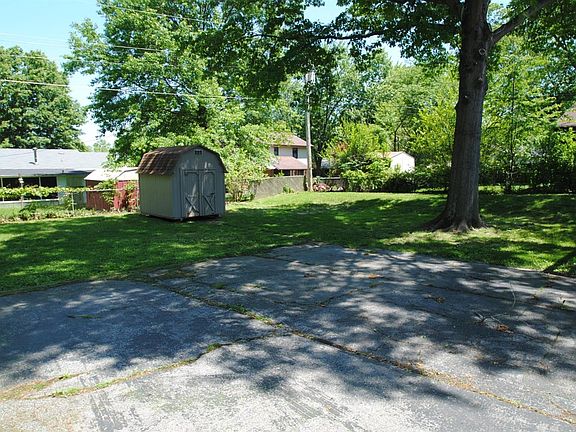 3rd image of 323 Parkwood Pl