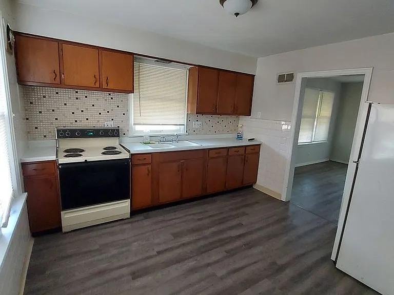 3025 Washington Ave — Photo 3