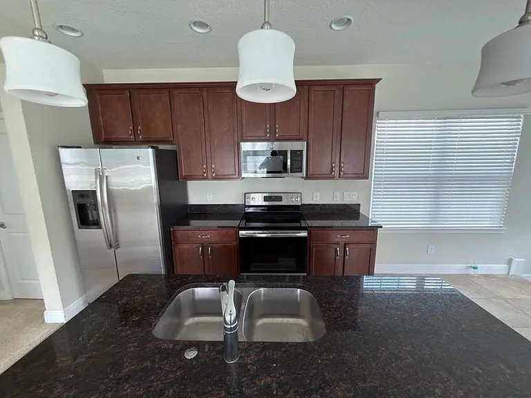 14212 Corrigan Ave — Photo 5