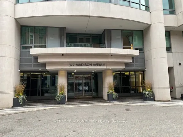 377 Madison Ave #514, Toronto, ON M4V 3E1