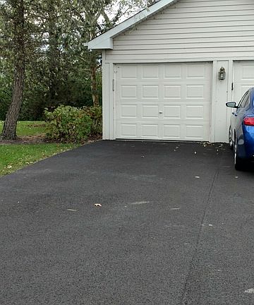 4th image of 1071 N Village Dr Unit 1