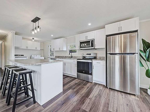5th image of 130 Sunset Way NE