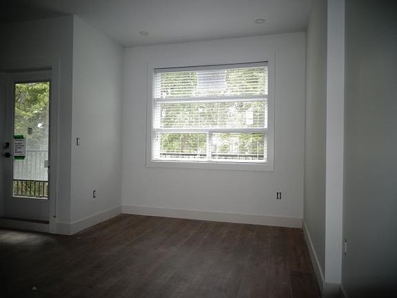 4th image of 32970 Tunbridge Ave #7