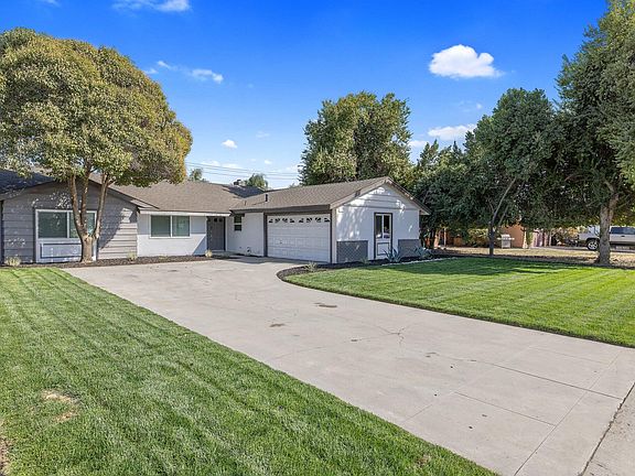 3rd image of 2716 S Fairway Court