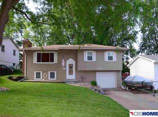 8729 Weir St, Omaha, NE 68127