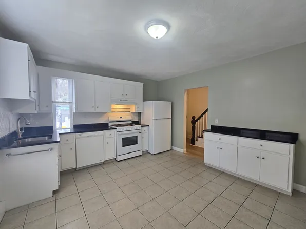 3 Belknap St APT 2, Dedham, MA 02026