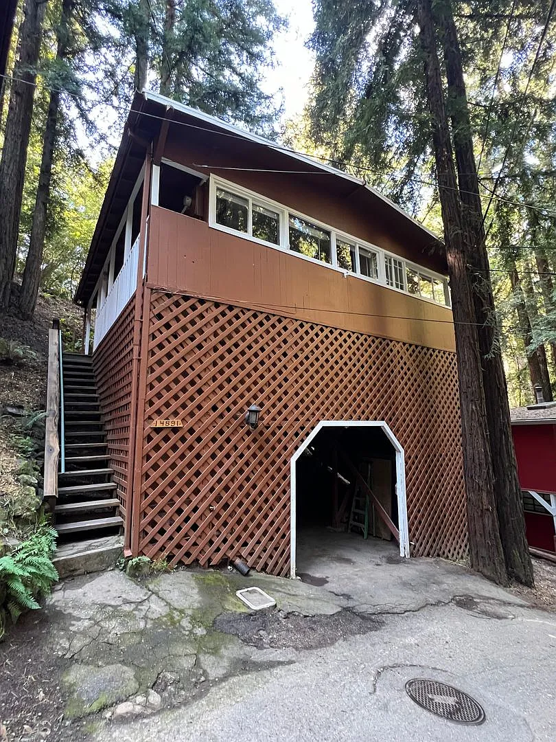 Two Bedroom hilltop home with Carport, large back yard, mini-split heating w/d hook ups — Photo 1