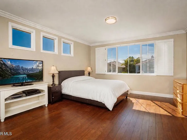 1004 Lambourne Pl — Photo 41