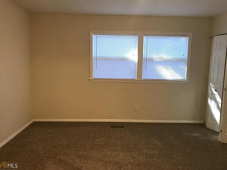 131 Pineview Dr — Photo 12