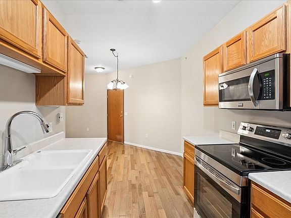 5th image of 4190 Fairview Dr APT 2