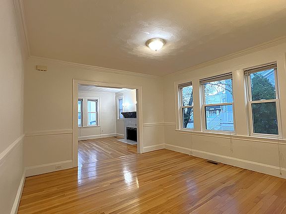 3rd image of 6 Oxford Ave