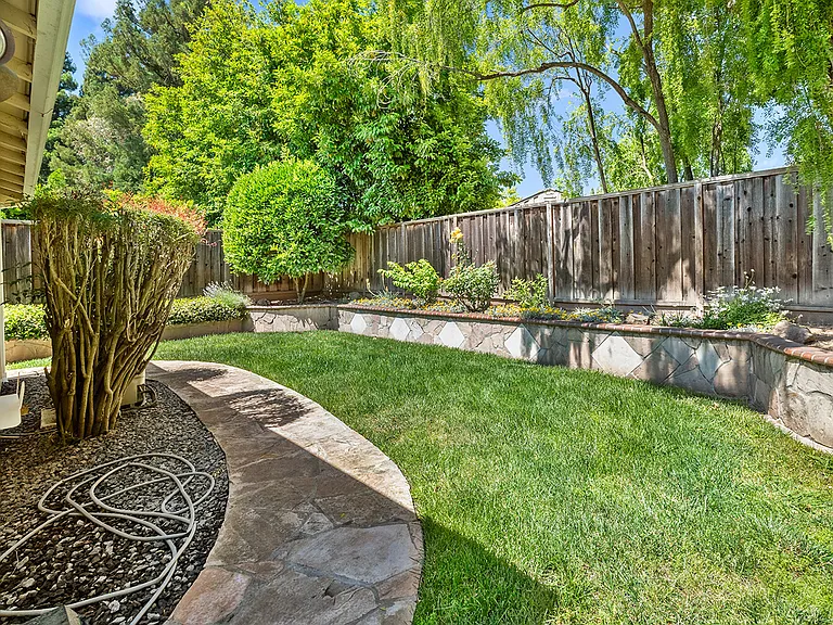 635 Abrigo Ct — Photo 15