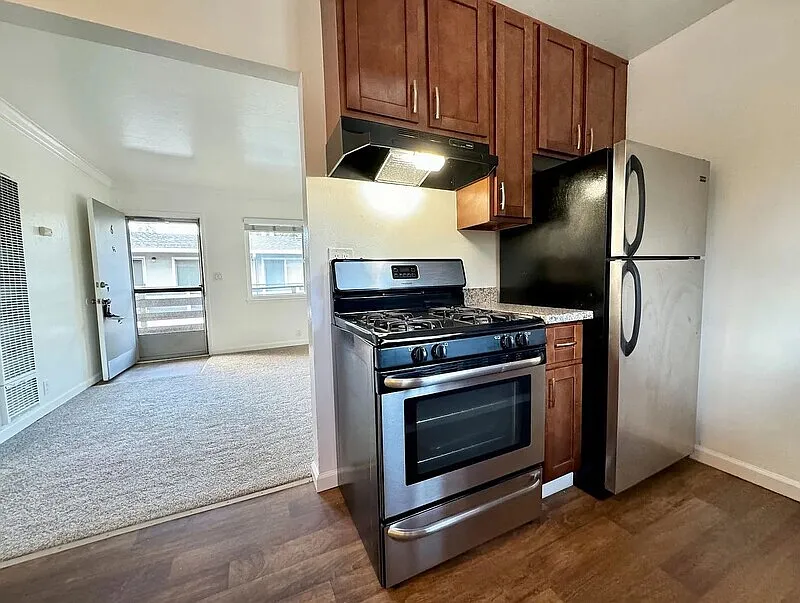 1 bed, 1.0 bath, 650 sqft, $1,979 — Photo 1